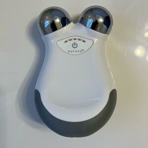 NuFace Mini in White